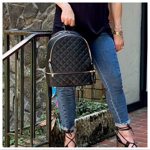 Chic and Stylish Quilted backpack - Picture 6 of 9